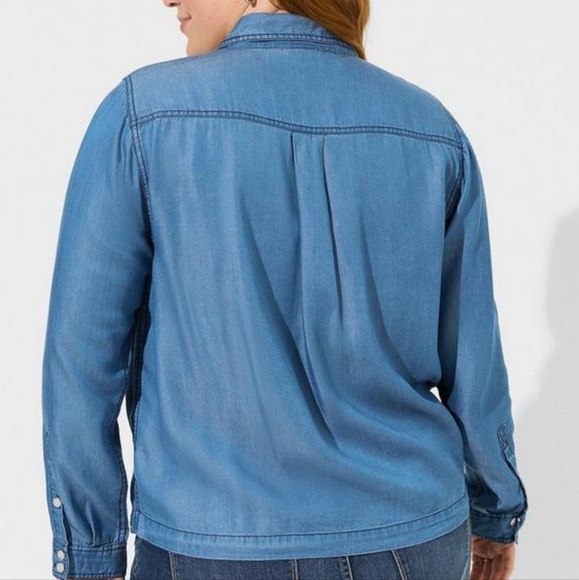 🆕️Torrid Button Up Chambray - Picture 7 of 9
